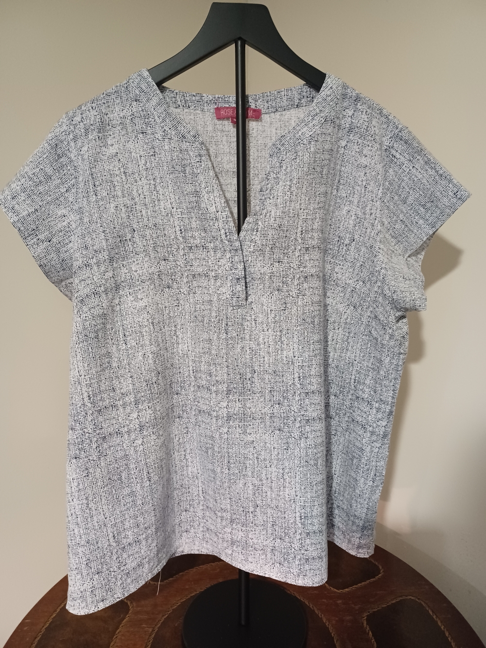 Short-Sleeve Split-Neck Top Cotton 100% In White And Navy Blue